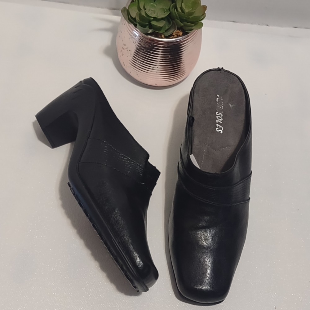 AEROSOLES Black Women's Loafers